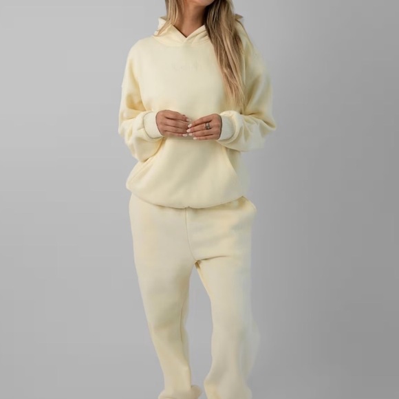 Yellow Comfrt Sweatshirt & Sweatpants set - Picture 1 of 12